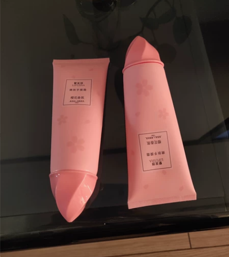 全新 冰淇淋樱花香氛手膜霜花瓣补水保湿清爽...