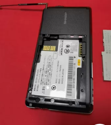 夏普手机:没有中文，可开机屏好进系统，有密...