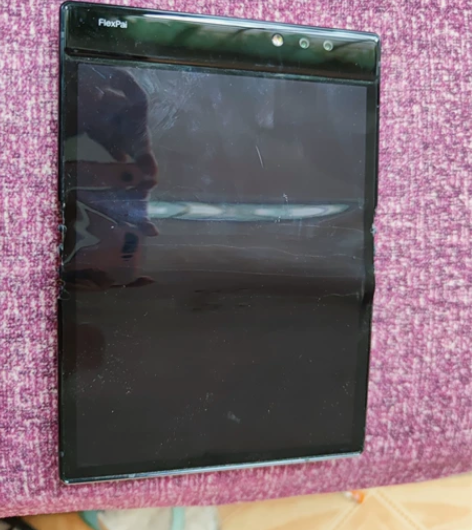 柔宇一代，屏幕已坏，铰链处的胶垫被我撕了，...