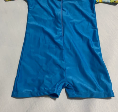 儿童泳衣，全新带吊牌，L码，适合90-10...