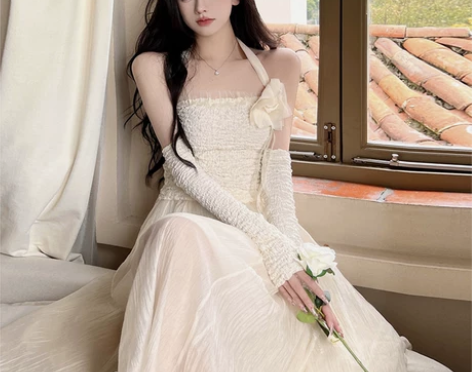 绝美小裙子超仙温柔纯欲抹胸上衣搭不规则半身...