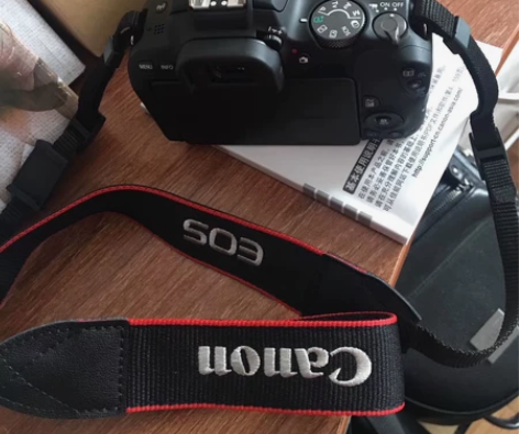 佳能微单反相机佳能Eos200D，有镜头，...