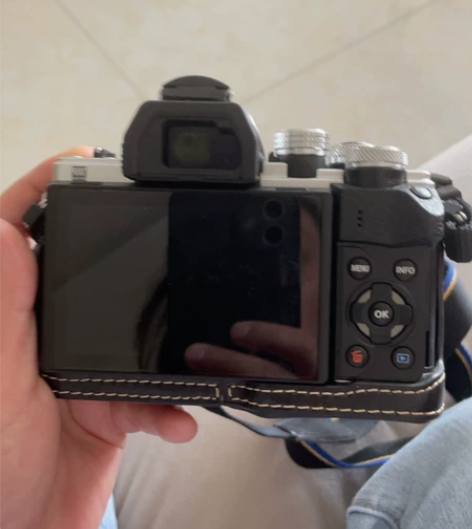 老公买的相机，花了5000多，又配了买了镜...