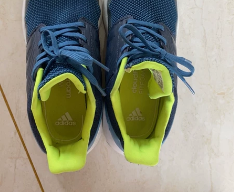 阿迪达斯运动鞋,31.5码,9成新,50包...