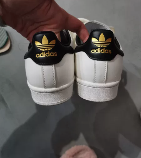 阿迪 贝壳头 36码 全牛皮鞋底很舒服 奥...