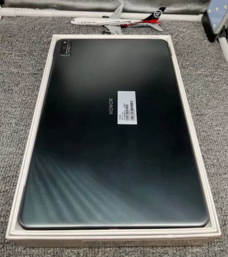 荣耀V6平板 内存6+128 带盒全配 外观特新 感兴趣的话...