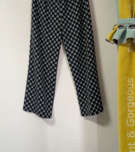 厚雪纺面料阔腿裤，均码 感兴趣的话点“我想...