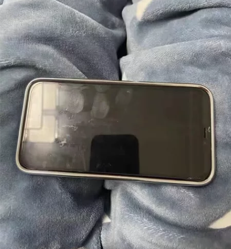 苹果11,换过屏幕,没有锁,2150,双卡...