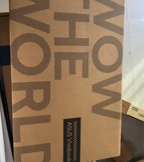 华硕无畏Pro15 酷睿版 OLED屏轻薄...