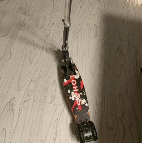 搬家出闲置，滑板车10元自取 感兴趣的话点...