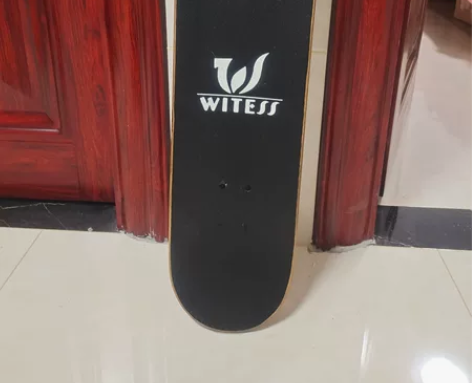 滑板,所见即所得,图片是刚洗了拍的,只有两...