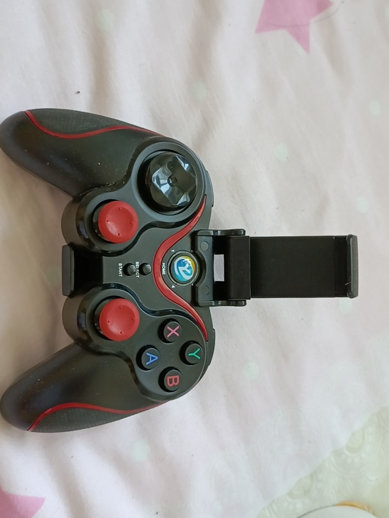无线蓝牙游戏手柄用过两次就不用了，9成9新...
