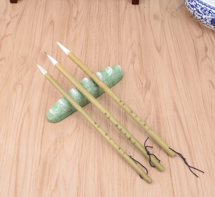 几支毛笔,有二支加健中白云,一新一用过,有...