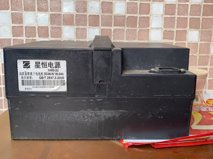 自用新日电动车一辆，48付20安星恒锂电池...