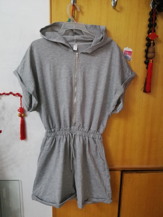 苏迪芬牌休闲宽松连体阔腿短裤,连帽拉链收腰...