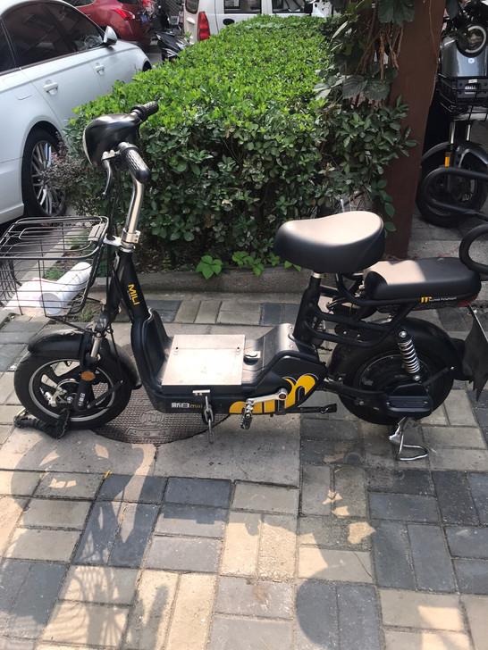 八成新新日电动车有正规发票，现在上的是北京...