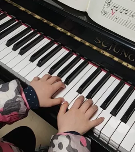 闲置钢琴一台，标价是卖价，一手琴，小众品牌...