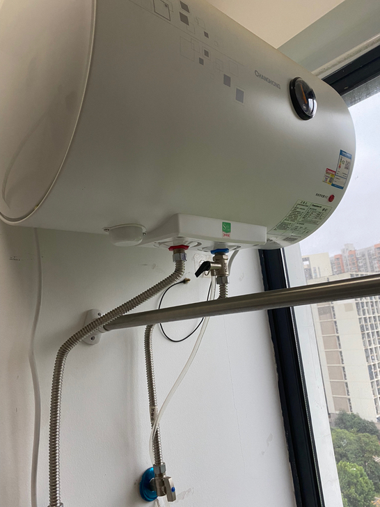 本人诚意转手9成新热水器，实际上只用过半年...