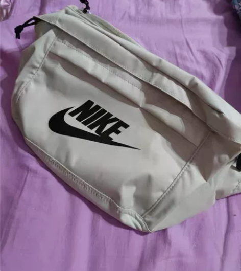 王一博同款斜挎包男背包大容量运动腰包潮流胸...