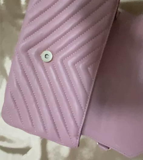 粉色手提包 入手价200 菱格纹 容量大 ...