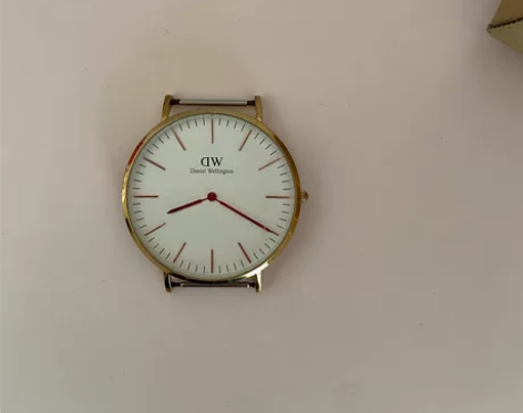 专卖店买的DW手表，保正，有购买记录可联系...