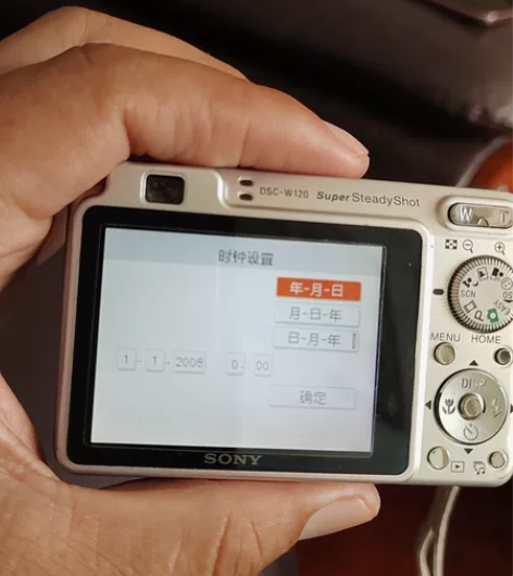 索尼数码相机，能开机显示，像头打不开，不知...