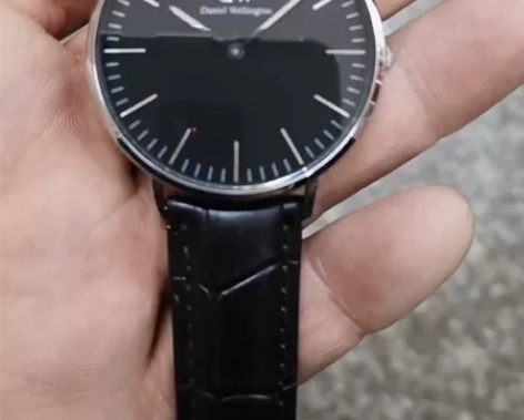 Dw正品时装表 单表无附件，表带新配，走时...