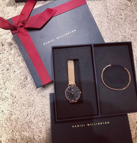 DW手表 姐妹们冲鸭 百搭 感兴趣的话点“...