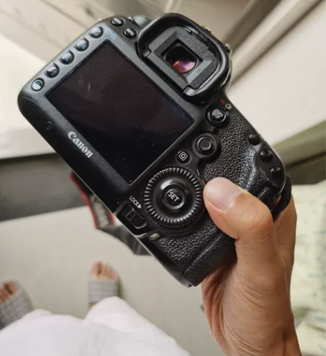 个人一直使用的佳能5D3单反相机，没有维修...