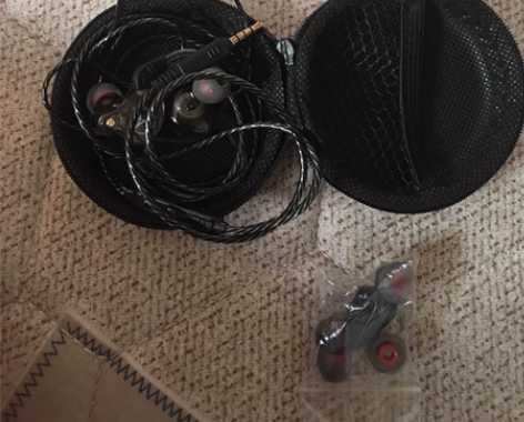 德国重炮耳机，朋友刚从国外回来带的几套耳机...