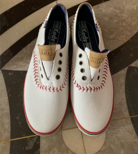 收拾家找出全新帆布鞋，38码适合37脚 当...