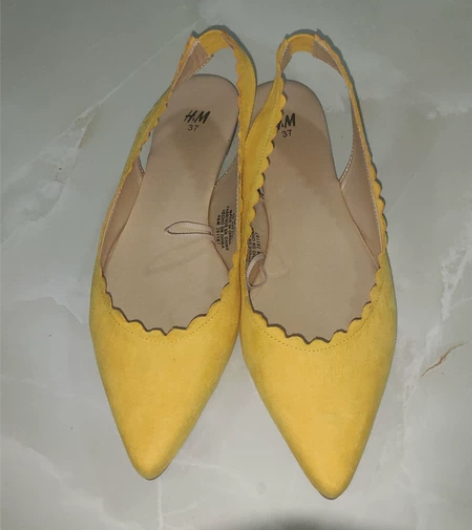 H##amp；amp；M 小鸡黄单鞋 几乎...