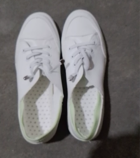 休闲鞋全新，40码小码的， 实物拍摄  无...