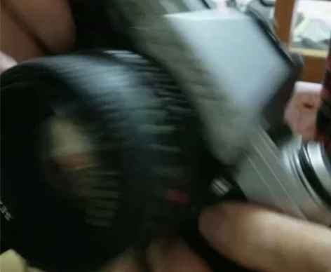 海鸥DF一3OO是上海仿日本美能达的单反高...