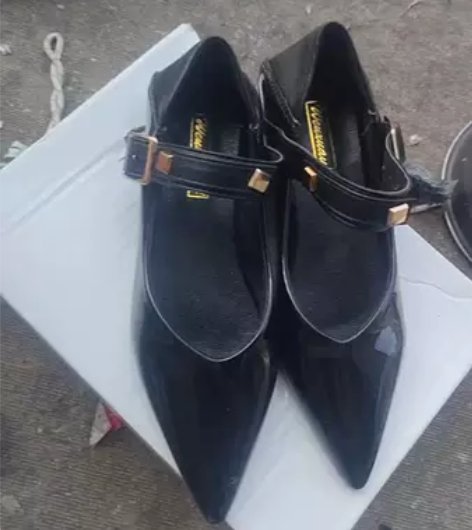 法式小单鞋尖头低跟平跟舒适漆皮铆钉玛丽珍鞋...