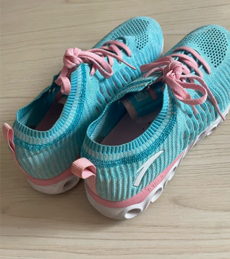 九成新安踏女款运动鞋38码，轻薄透气，孩子...