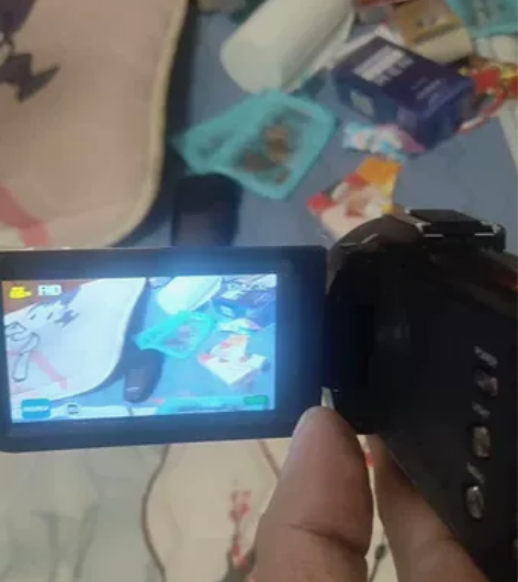 殴达摄像机，一手京东买的。全新带三角支架！ 感兴趣的话点“我...