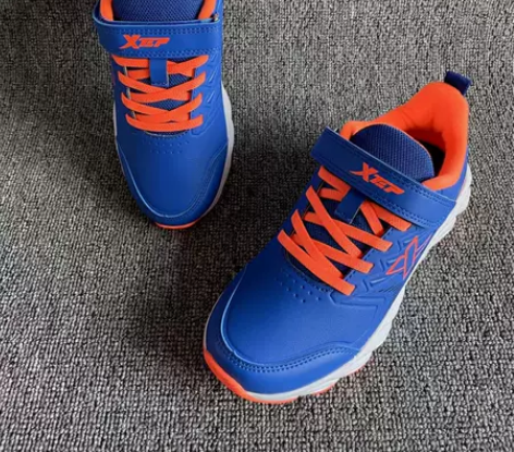 特步男童运动鞋皮面魔术贴跑步鞋断码35码3...