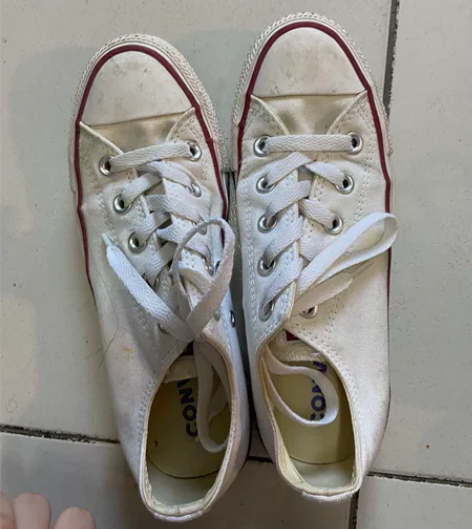 匡威纯白   鞋码36.5   有穿着痕迹...