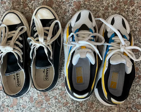 两双鞋子都是36码，便宜出，左一匡威莆田货...