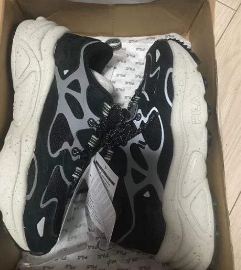 斐乐火星鞋,鞋底就是这样的泼墨底,在淘宝直...