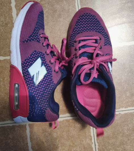 纽百伦气垫跑步鞋，正品保证，36码，女儿偏...