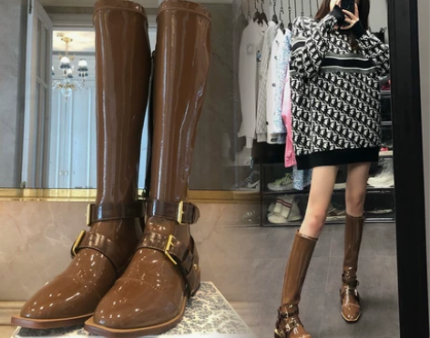 【徐小胖】漆皮长靴女皮带扣长筒靴尖头后拉链...