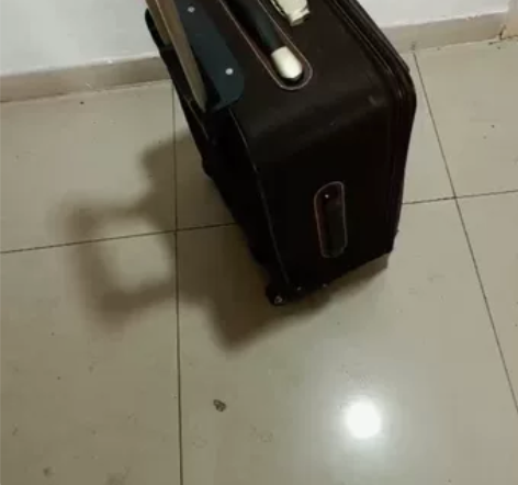 24寸2轮拉杆箱,拉杆轮子拉链拉手一切功能...