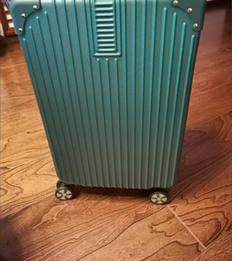 超市不做了 处理一批万向轮行李箱拉杆箱20...