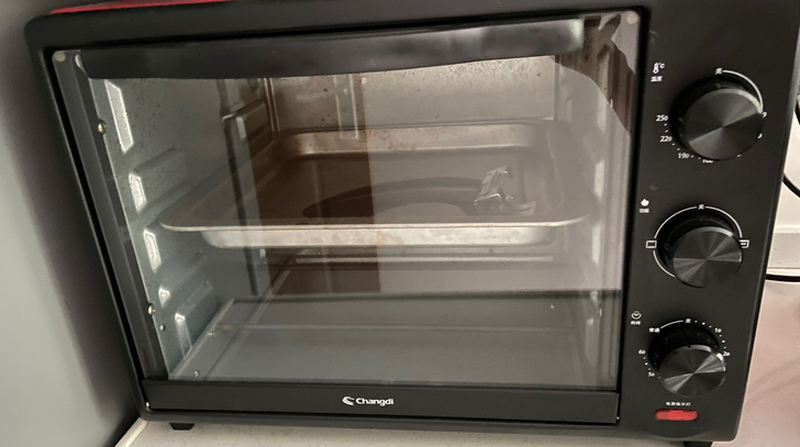 长帝烤箱，适合不专业选手烤着玩。烤过红薯，...