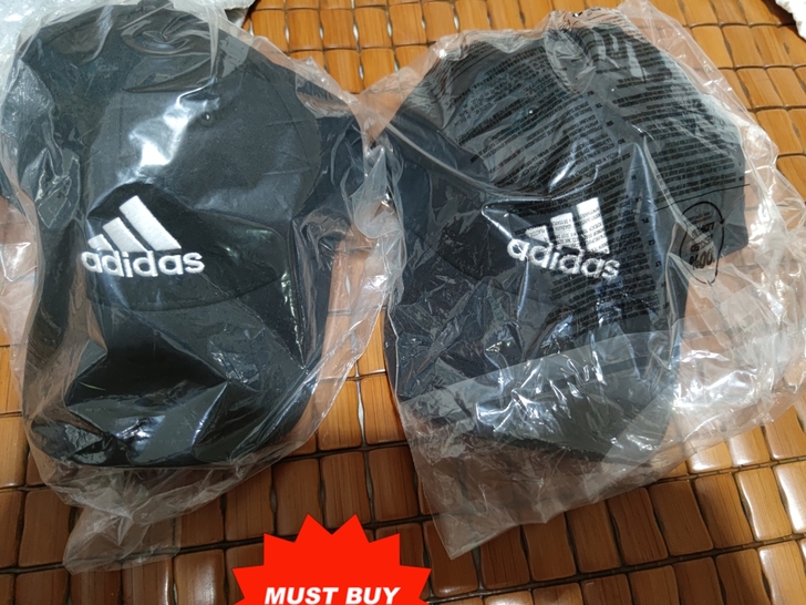 低价出几个阿迪达斯鸭舌帽，全新可小刀。夏天...