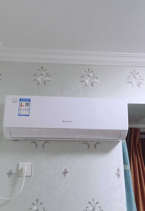 格力美的空调1.5匹95成新，基本很少打开...