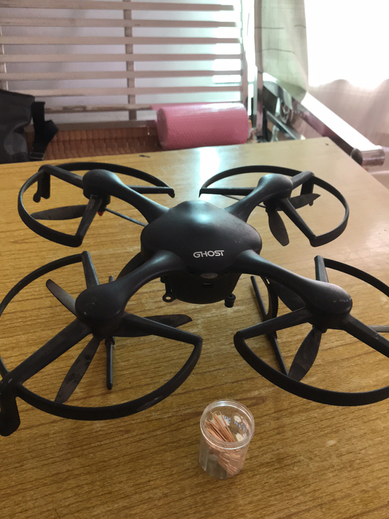 亿航无人机，收货过来的，没其他配件。不包好...