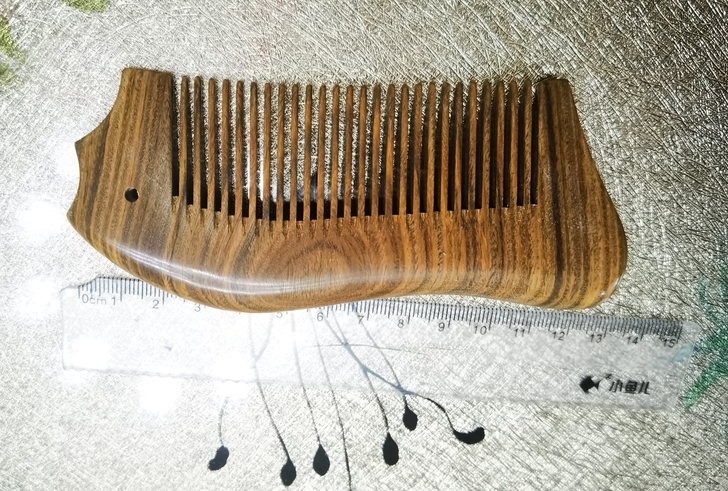 便携绿檀木梳,库存处理,光照变绿,木香纯正...